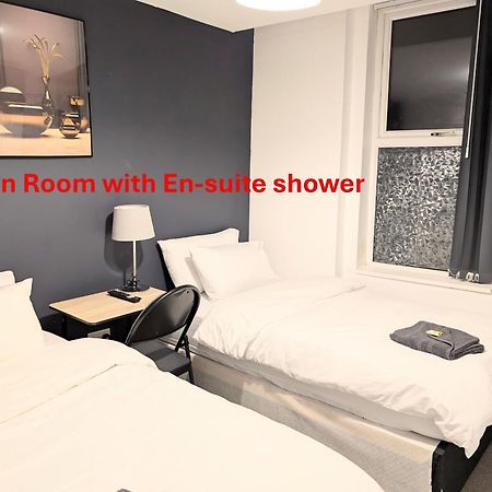 Blok 3 -Jacuzzi Suites, Apartment & Ensuite Rooms Blackpool Esterno foto