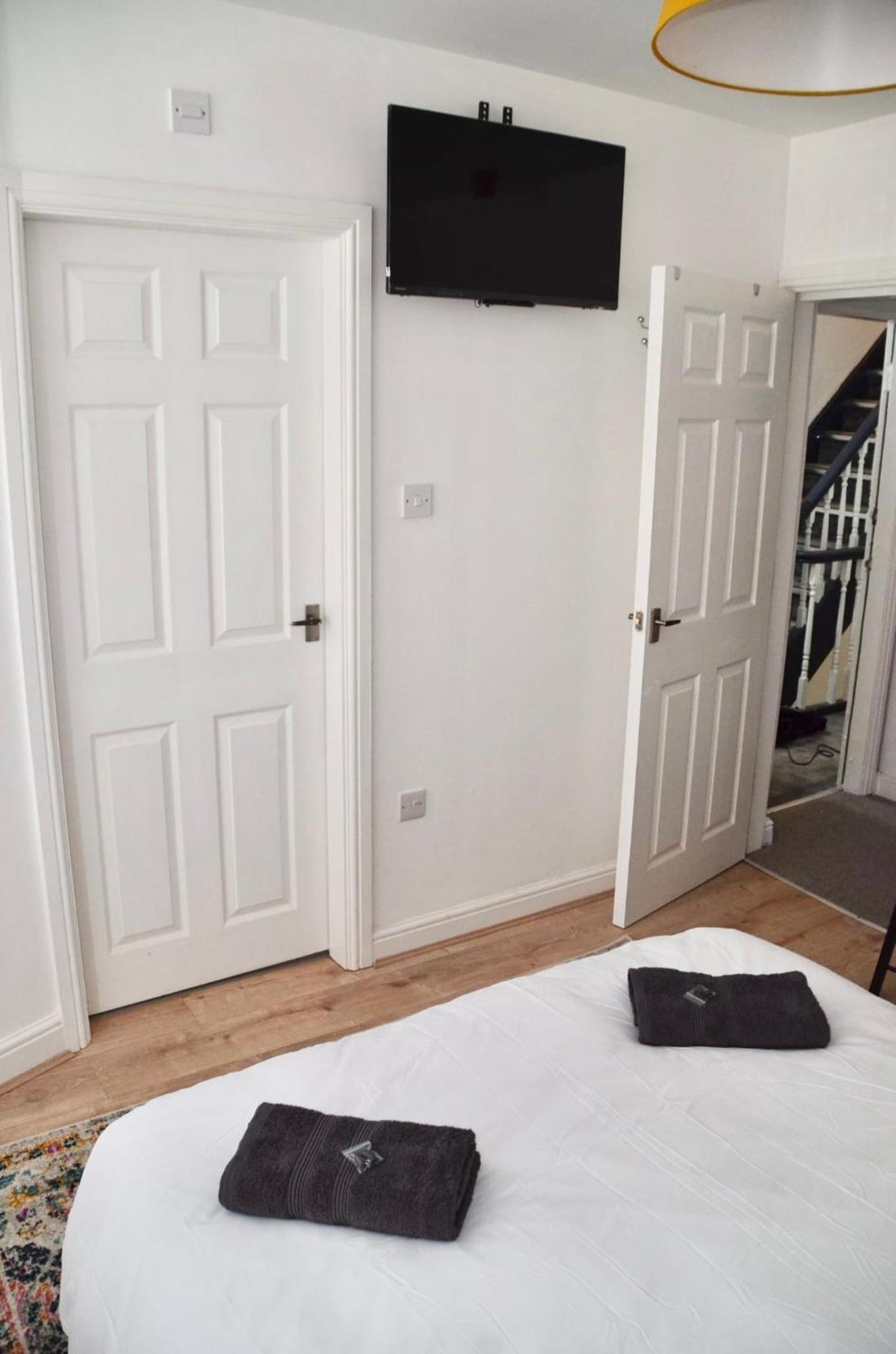 Blok 3 -Jacuzzi Suites, Apartment & Ensuite Rooms Blackpool Esterno foto