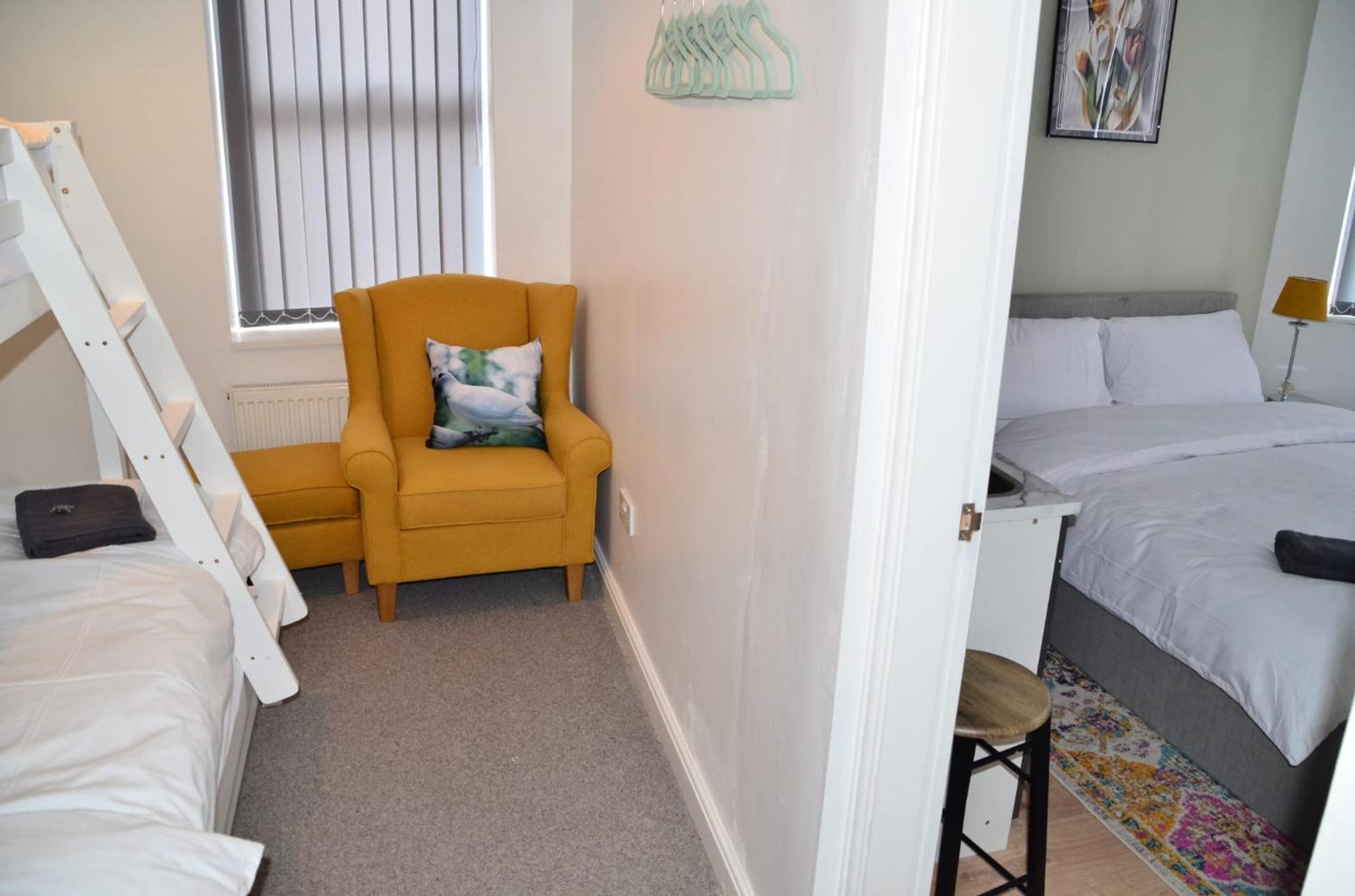 Blok 3 -Jacuzzi Suites, Apartment & Ensuite Rooms Blackpool Esterno foto