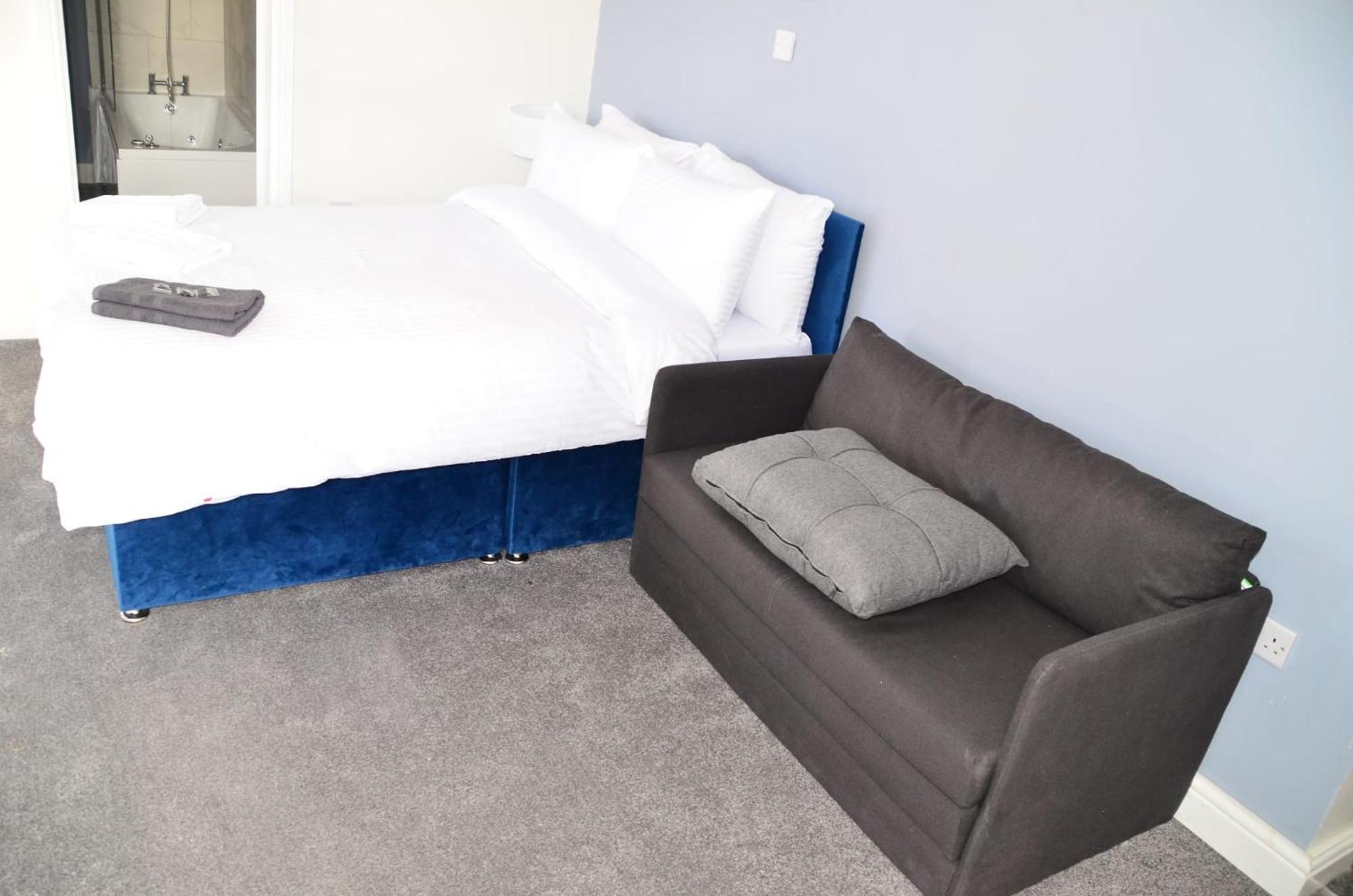 Blok 3 -Jacuzzi Suites, Apartment & Ensuite Rooms Blackpool Esterno foto