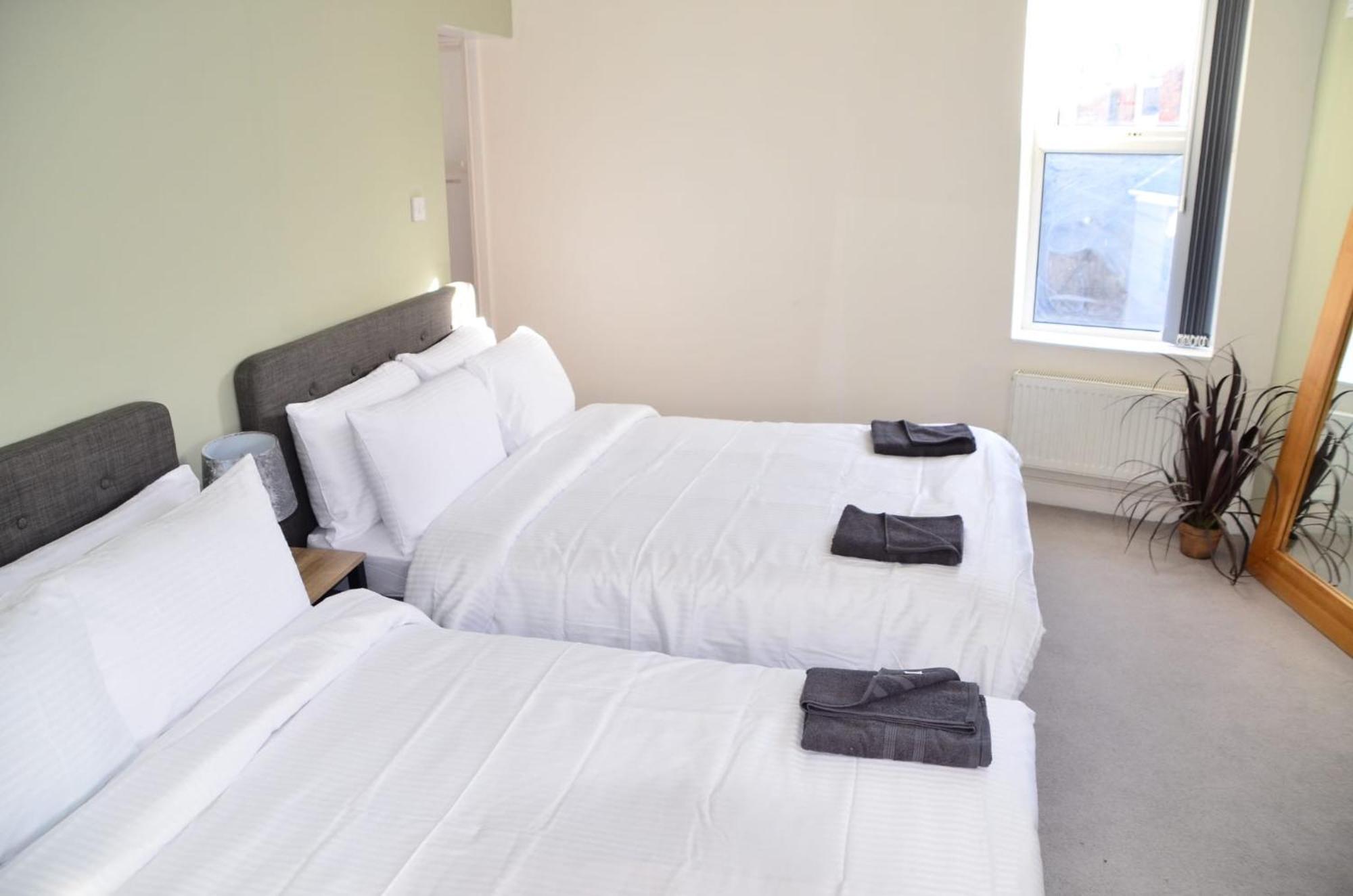 Blok 3 -Jacuzzi Suites, Apartment & Ensuite Rooms Blackpool Esterno foto