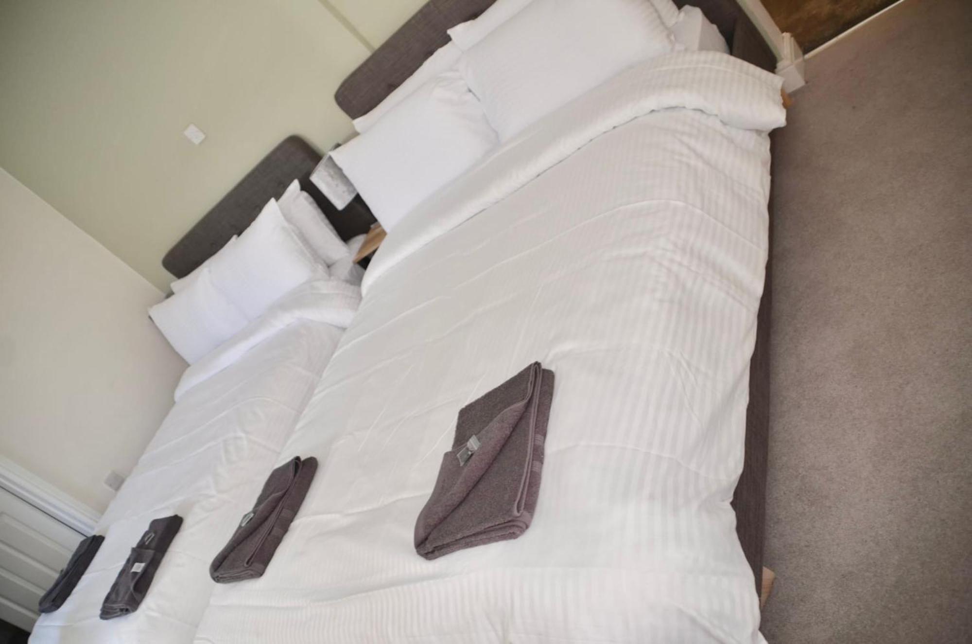 Blok 3 -Jacuzzi Suites, Apartment & Ensuite Rooms Blackpool Esterno foto