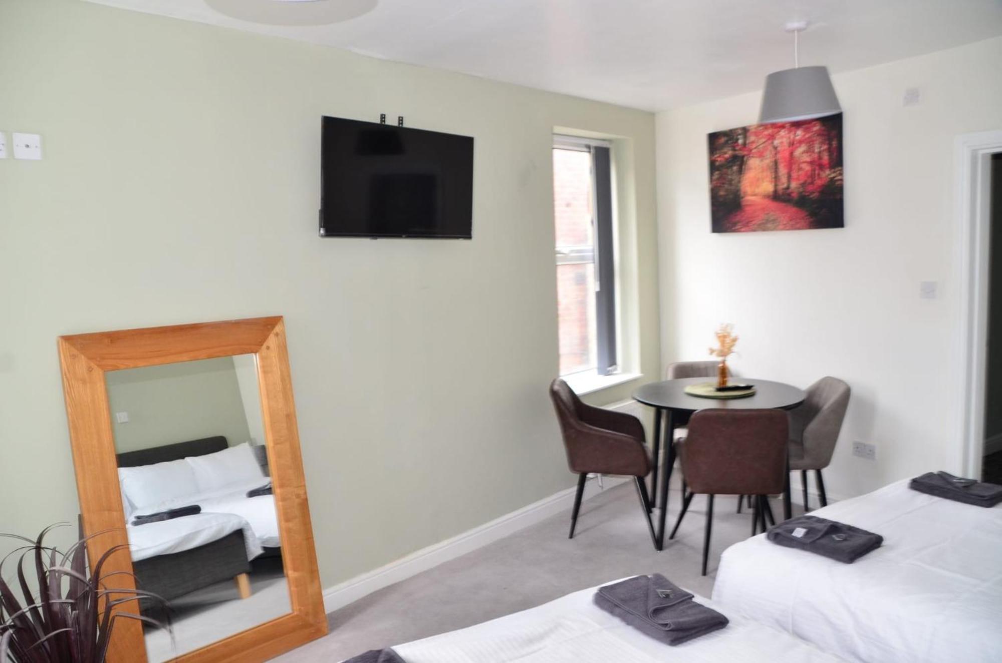 Blok 3 -Jacuzzi Suites, Apartment & Ensuite Rooms Blackpool Esterno foto
