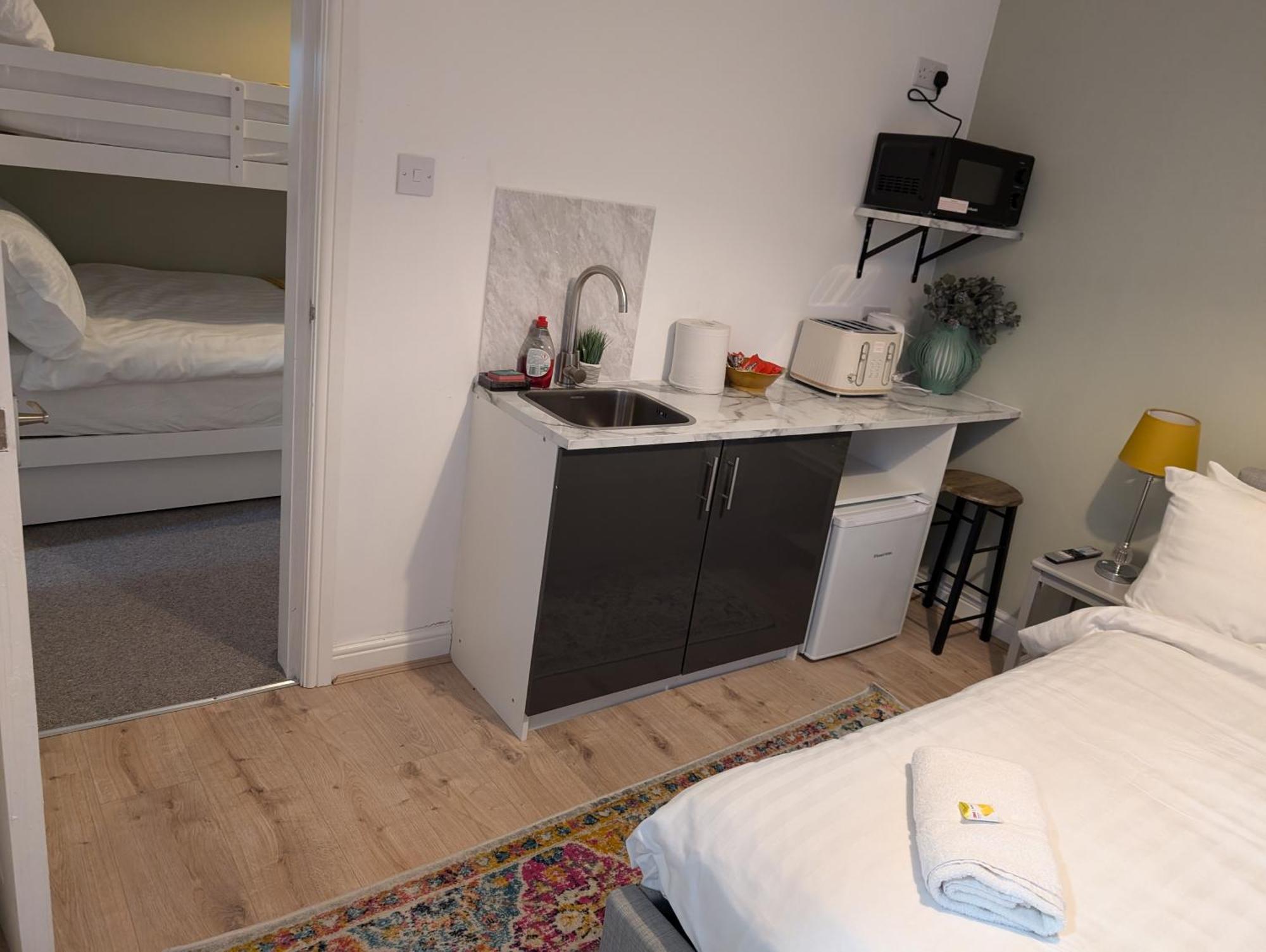 Blok 3 -Jacuzzi Suites, Apartment & Ensuite Rooms Blackpool Esterno foto