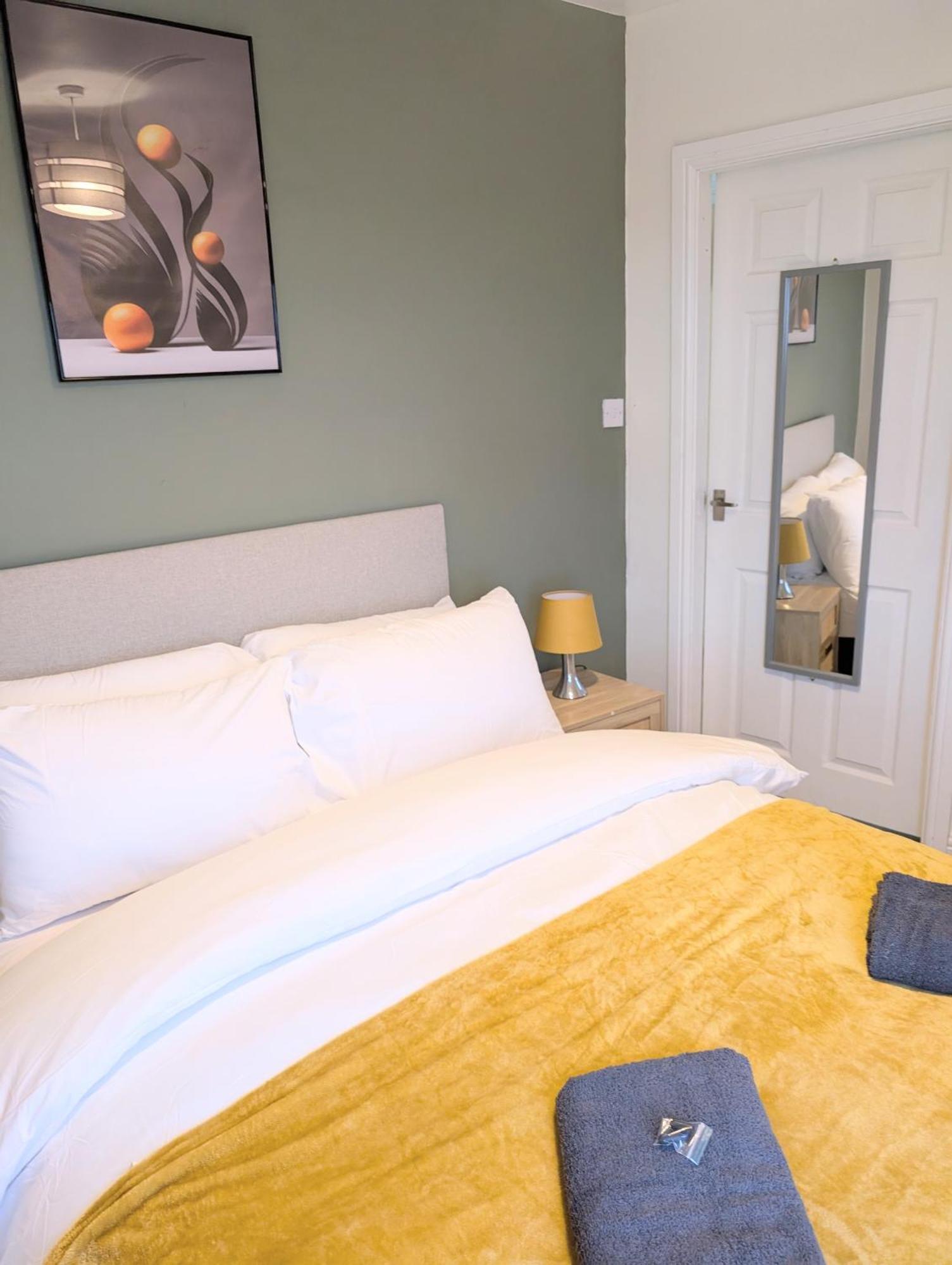 Blok 3 -Jacuzzi Suites, Apartment & Ensuite Rooms Blackpool Esterno foto