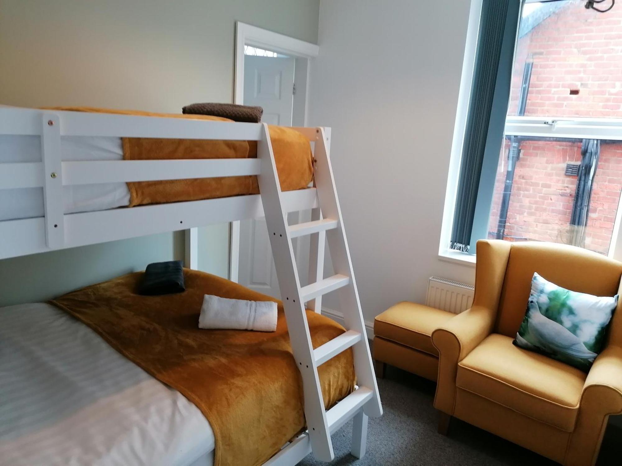 Blok 3 -Jacuzzi Suites, Apartment & Ensuite Rooms Blackpool Esterno foto