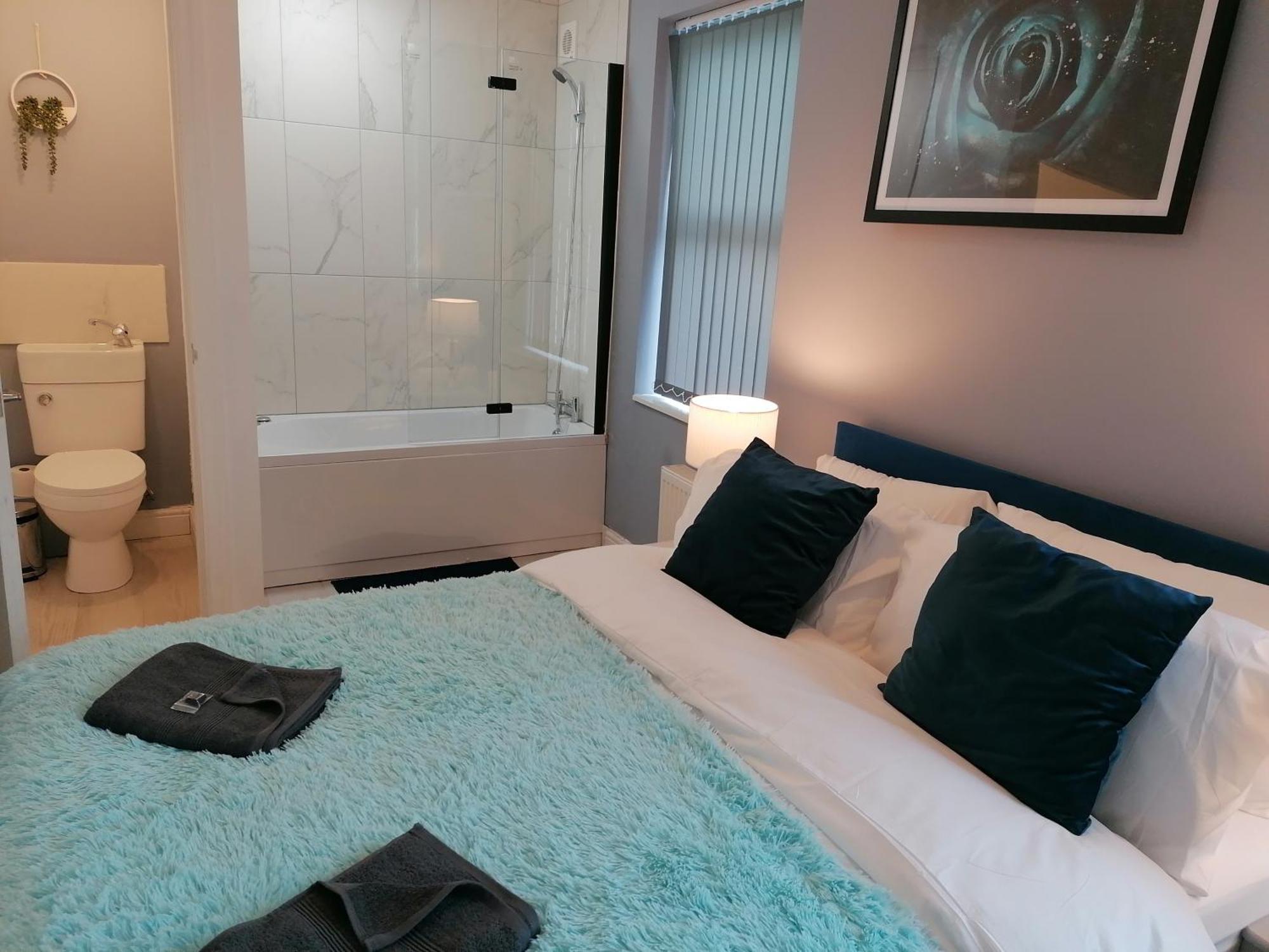 Blok 3 -Jacuzzi Suites, Apartment & Ensuite Rooms Blackpool Esterno foto