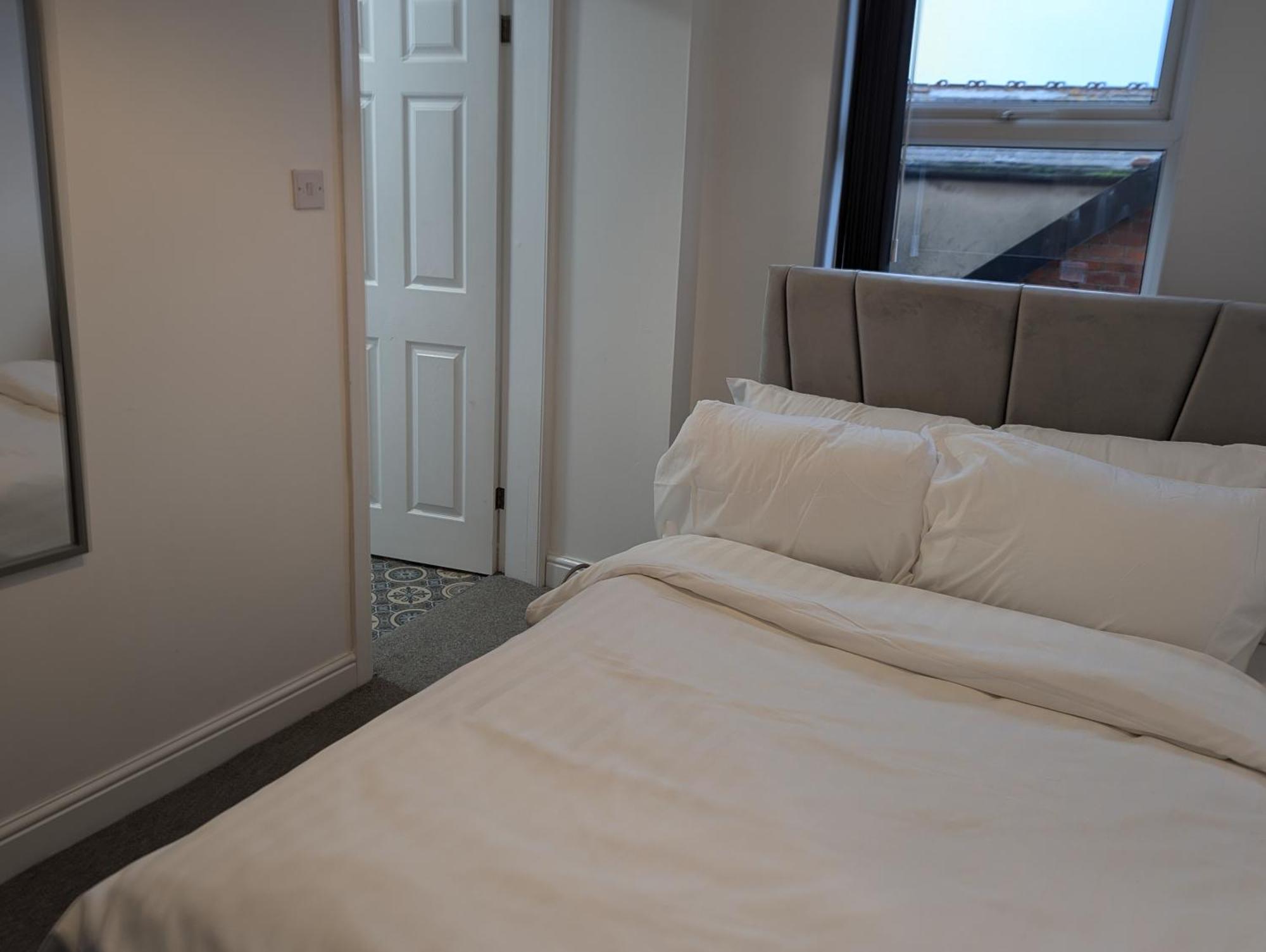 Blok 3 -Jacuzzi Suites, Apartment & Ensuite Rooms Blackpool Esterno foto