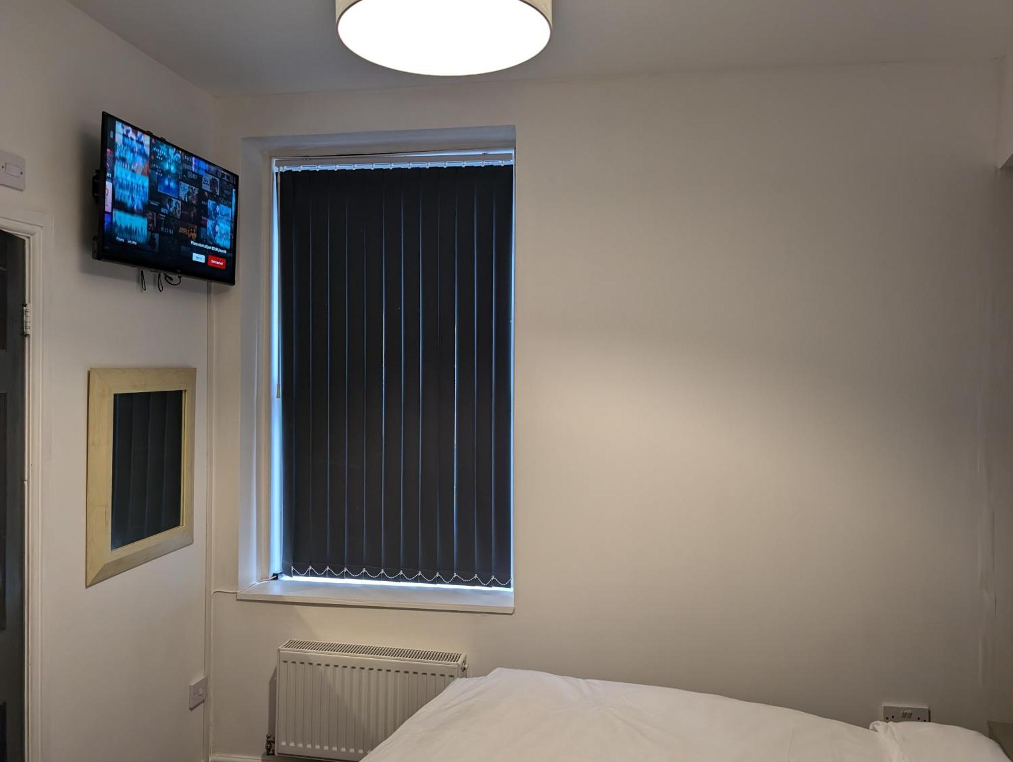 Blok 3 -Jacuzzi Suites, Apartment & Ensuite Rooms Blackpool Esterno foto