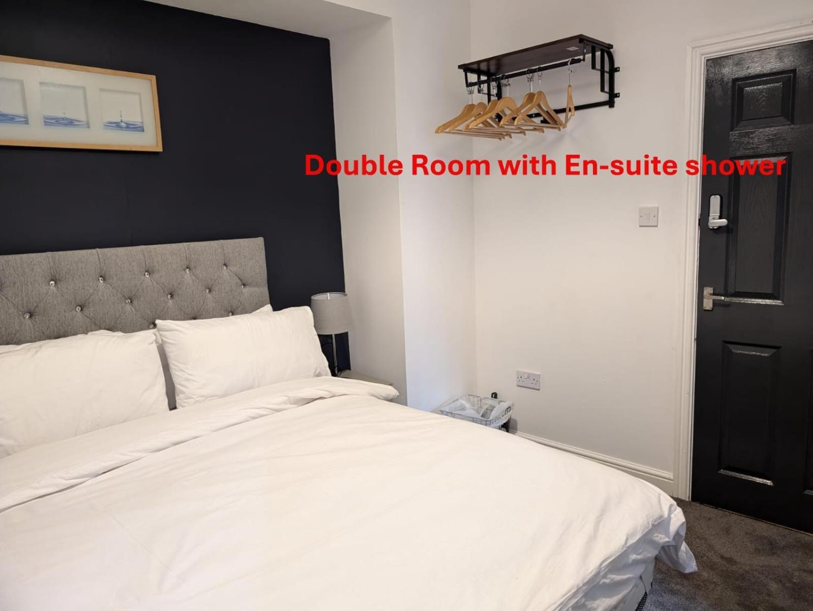 Blok 3 -Jacuzzi Suites, Apartment & Ensuite Rooms Blackpool Esterno foto