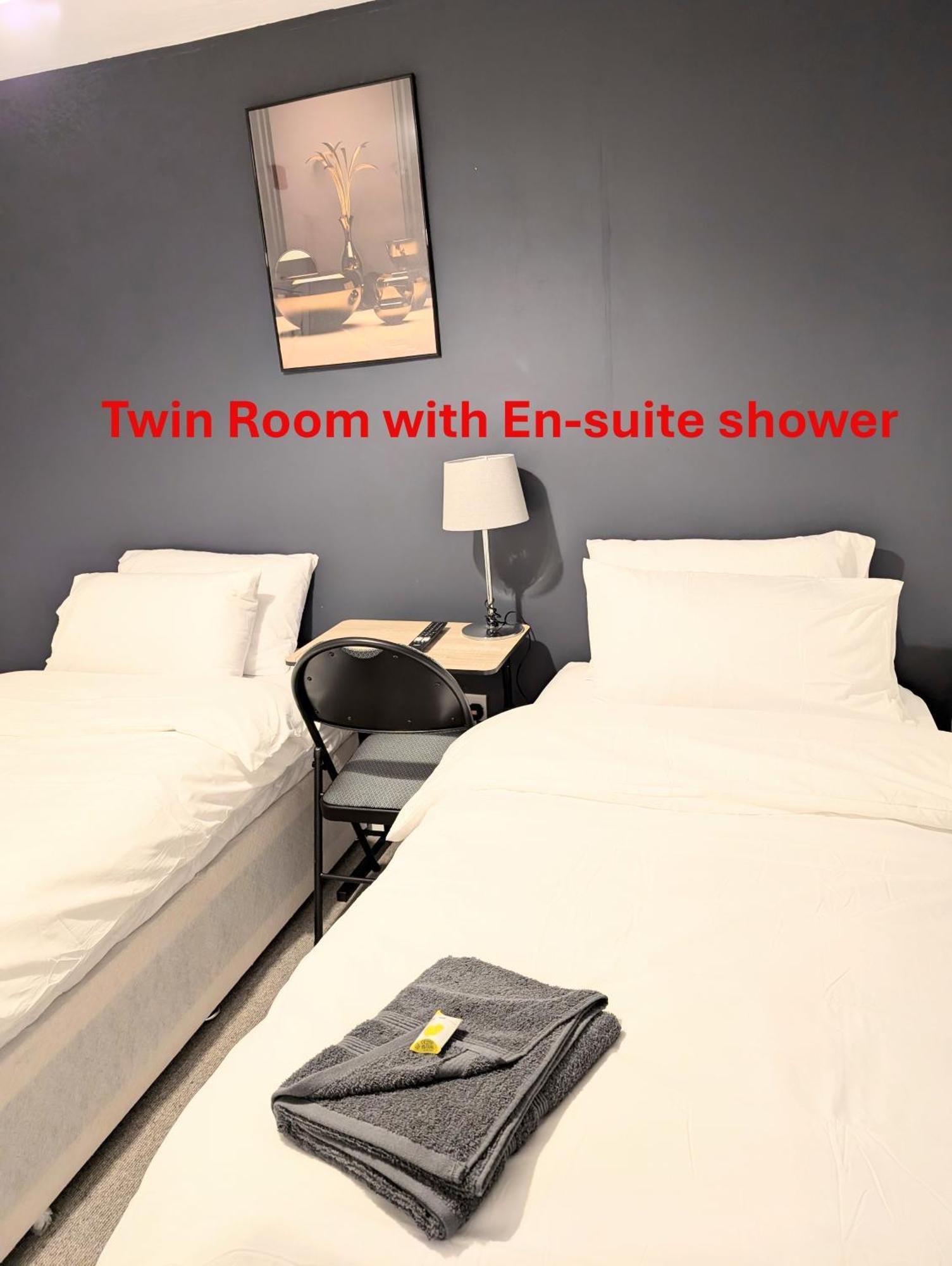 Blok 3 -Jacuzzi Suites, Apartment & Ensuite Rooms Blackpool Esterno foto